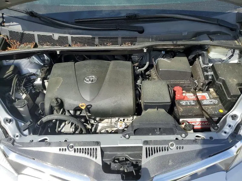 2019 TOYOTA SIENNA XLE 8-PASSENGER  