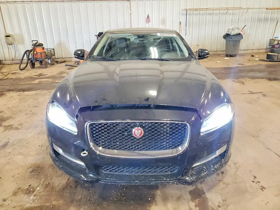 2016 JAGUAR XJ   