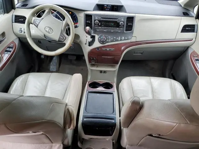 2011 TOYOTA SIENNA XLE  
