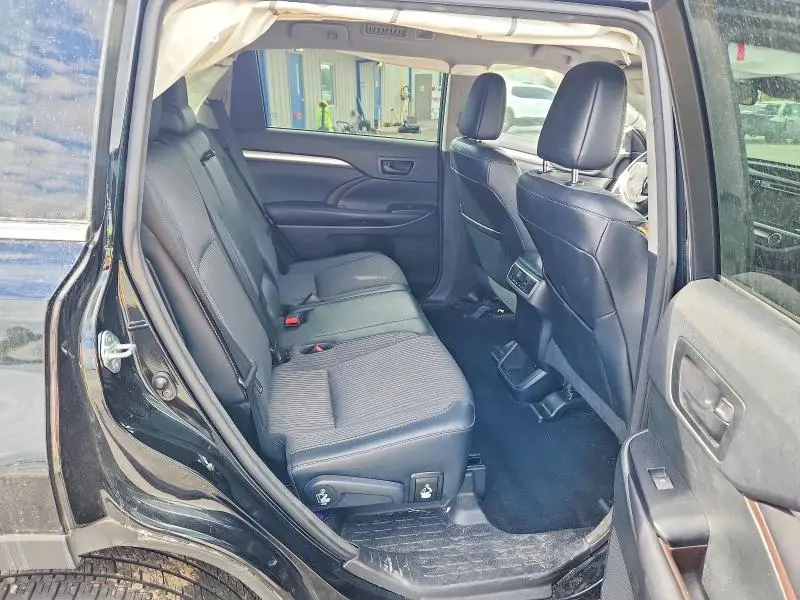 2017 TOYOTA HIGHLANDER LE PLUS  
