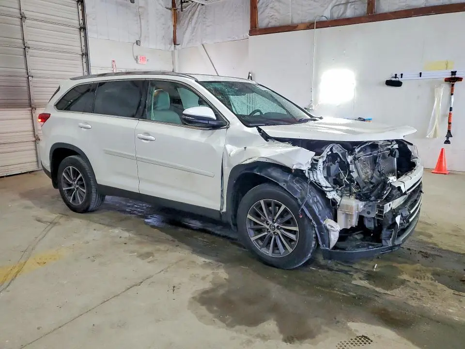 2019 TOYOTA HIGHLANDER XLE  