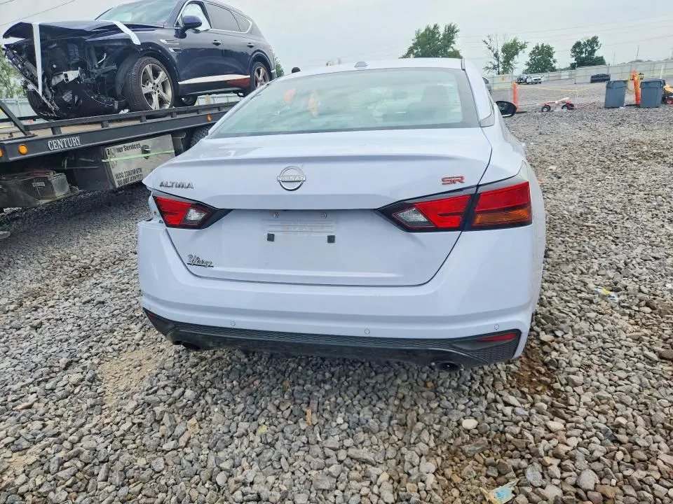 2024 NISSAN ALTIMA SR  
