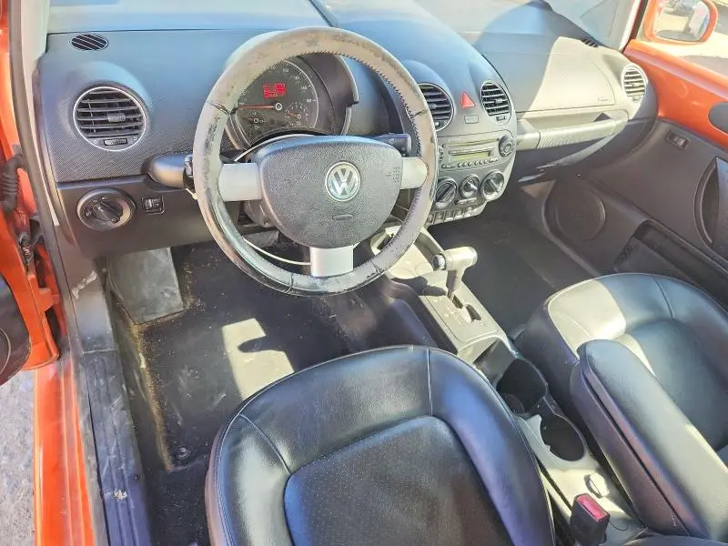 2010 VOLKSWAGEN NEW BEETLE   