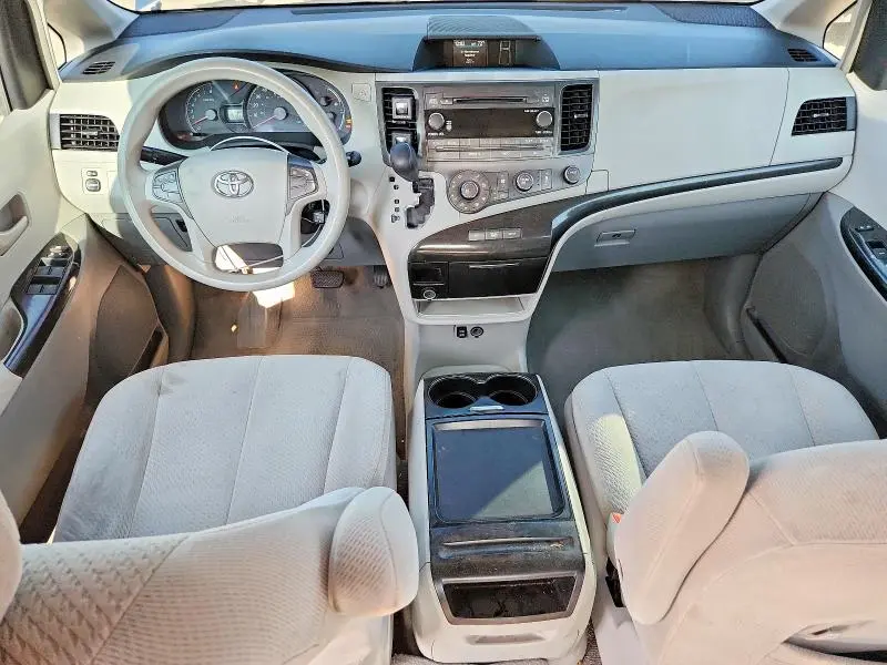2011 TOYOTA SIENNA LE  