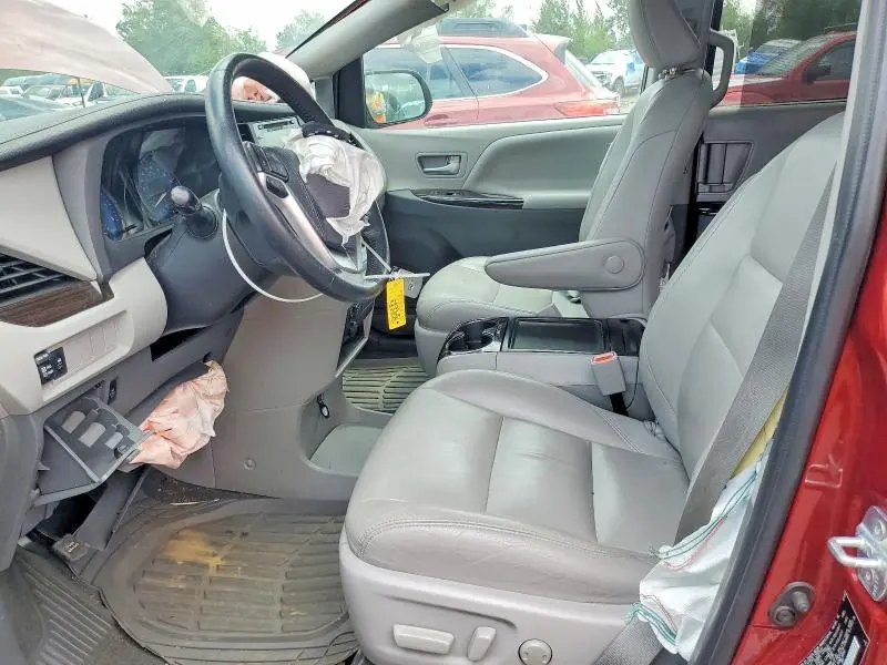 2020 TOYOTA SIENNA XLE 8-PASSENGER  