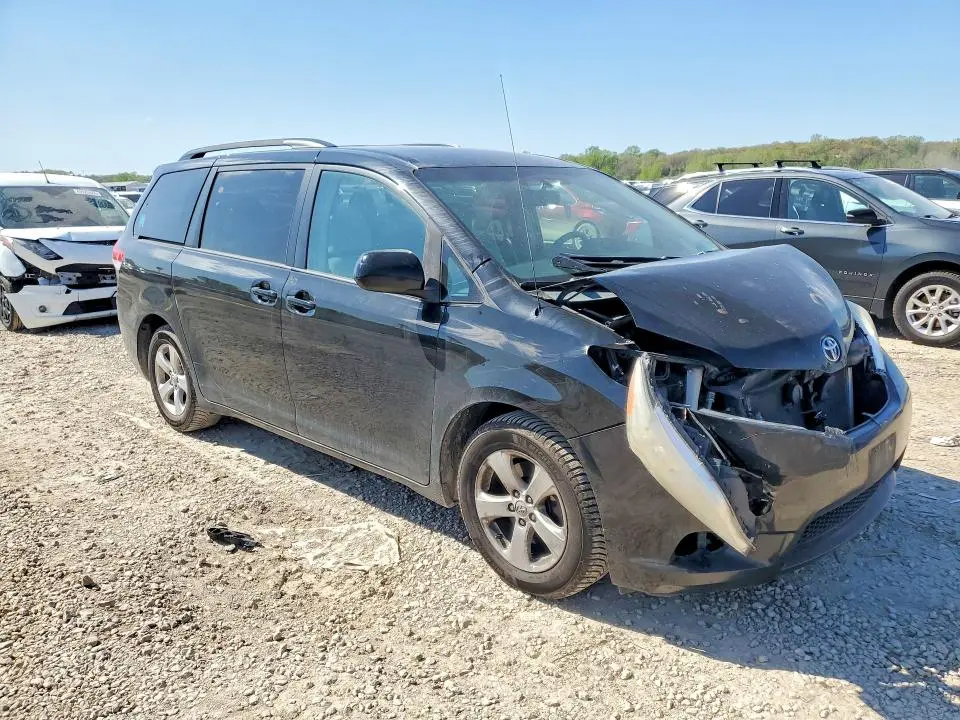 2014 TOYOTA SIENNA LE  