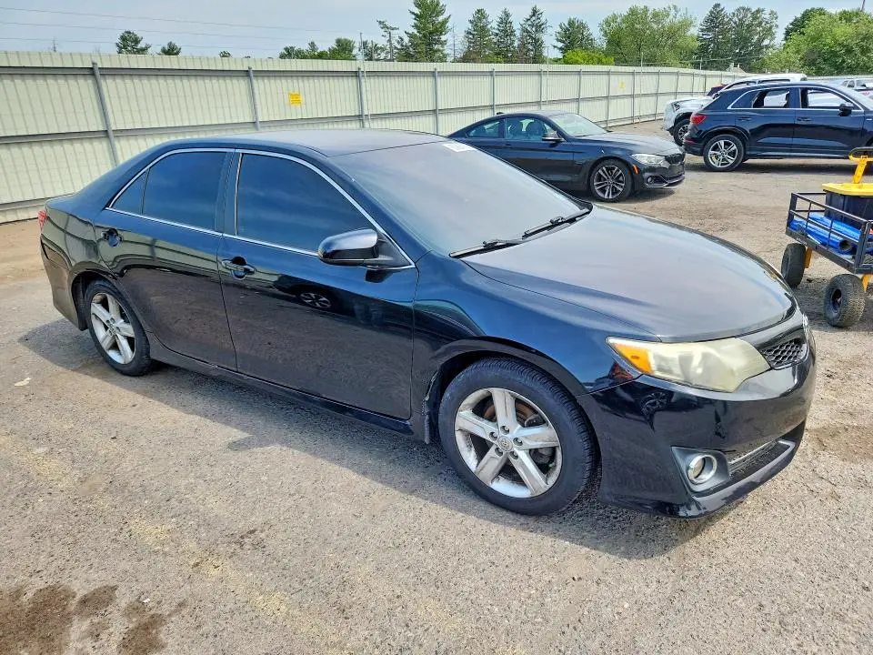 2014 TOYOTA CAMRY SE  