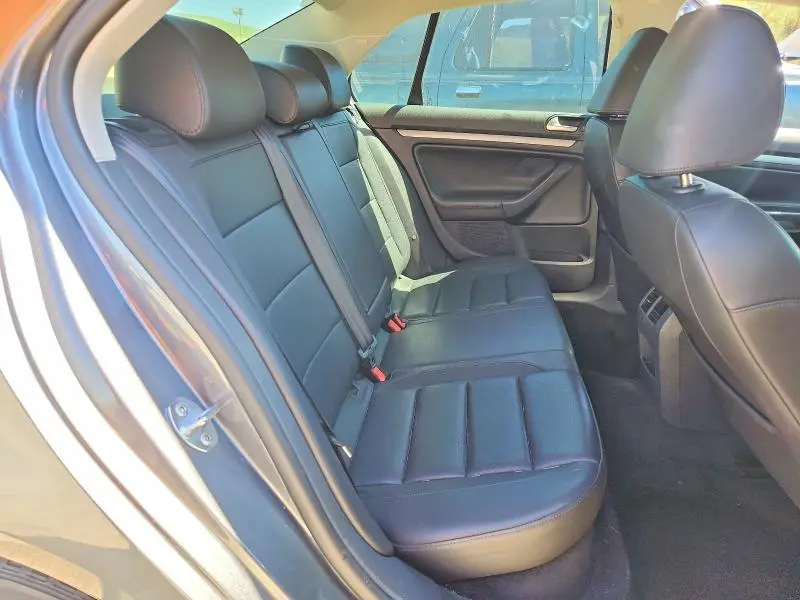 2010 VOLKSWAGEN JETTA LIMITED  