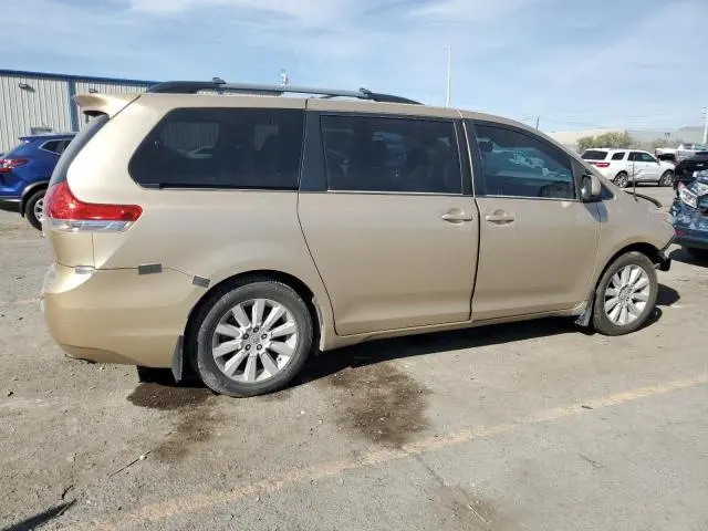 2012 TOYOTA SIENNA XLE  