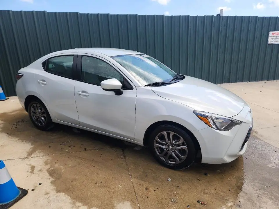 2020 TOYOTA YARIS LE  