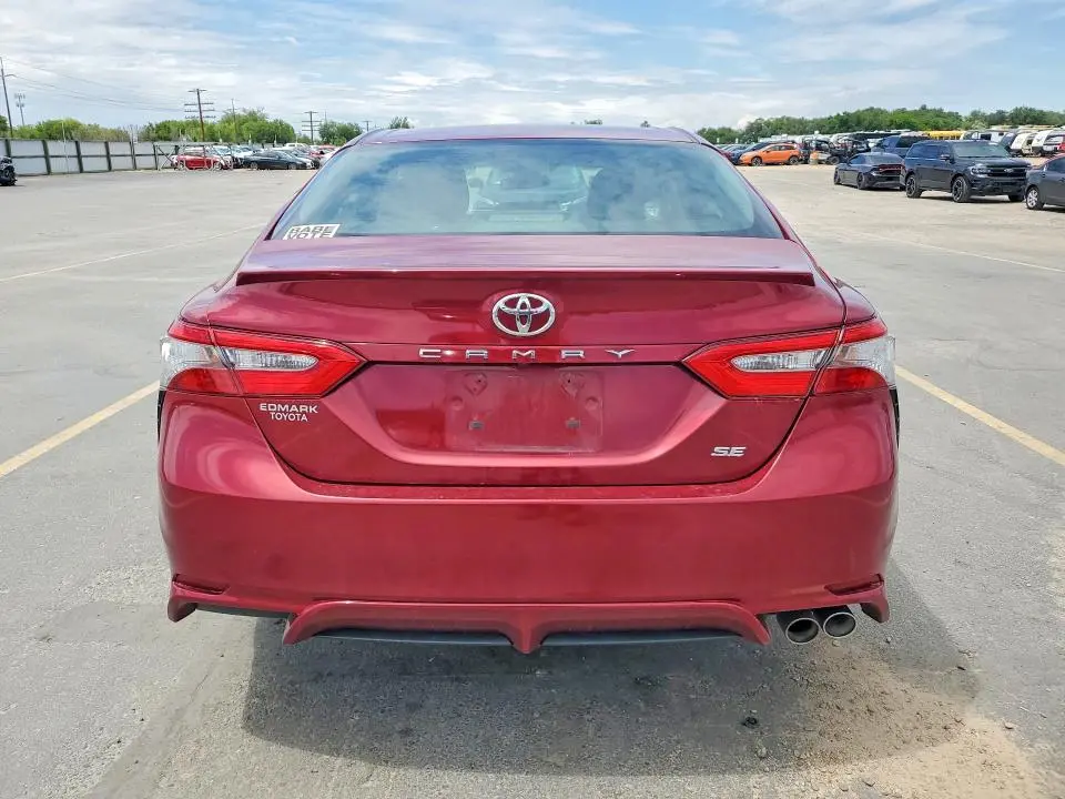 2018 TOYOTA CAMRY SE  
