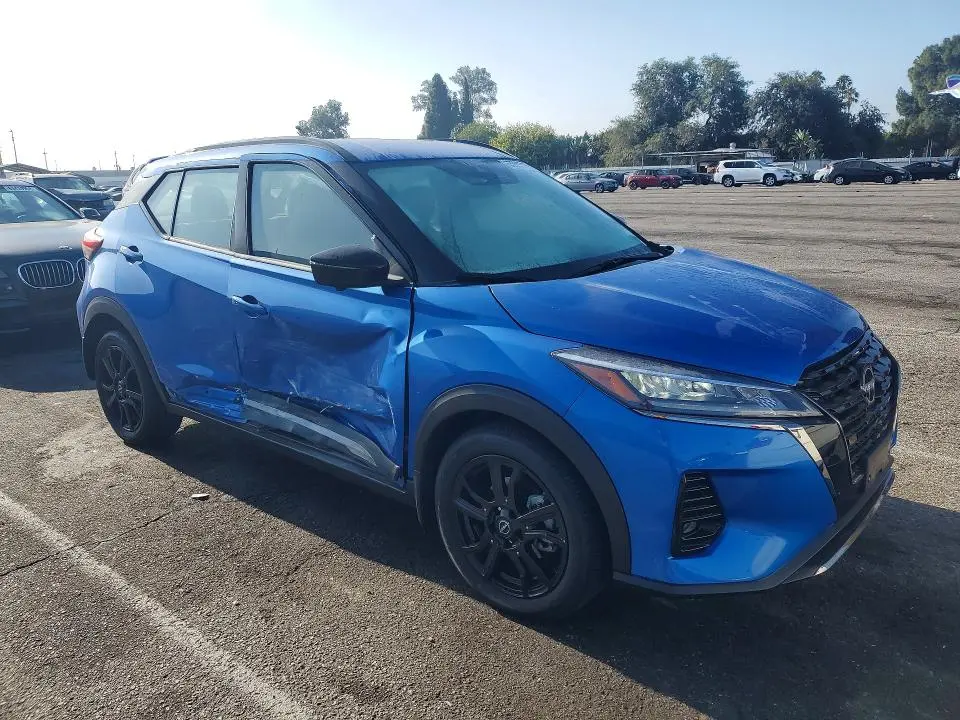 2024 NISSAN KICKS SR  