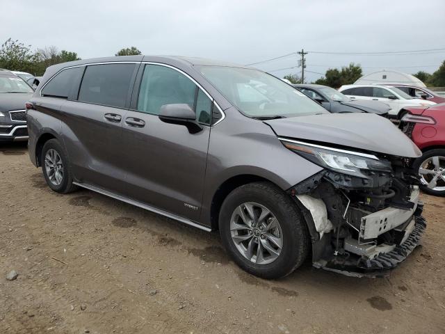 2021 TOYOTA SIENNA LE