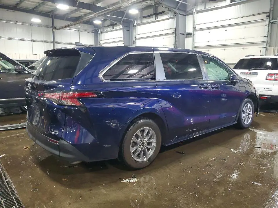 2021 TOYOTA SIENNA LE  