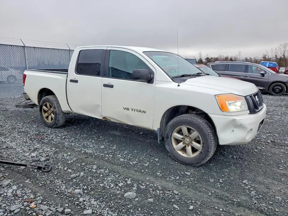 2014 NISSAN TITAN S  