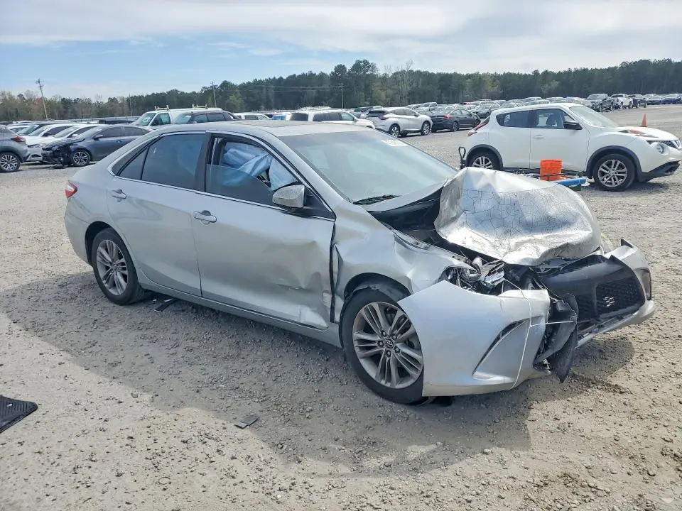 2015 TOYOTA CAMRY SE  