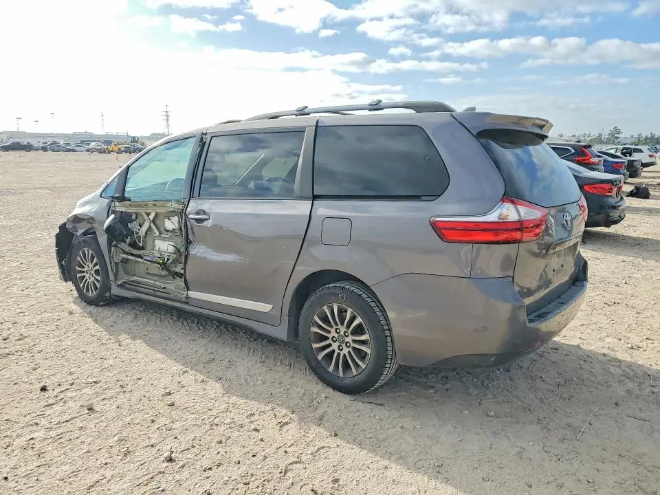 2019 TOYOTA SIENNA XLE 8-PASSENGER  