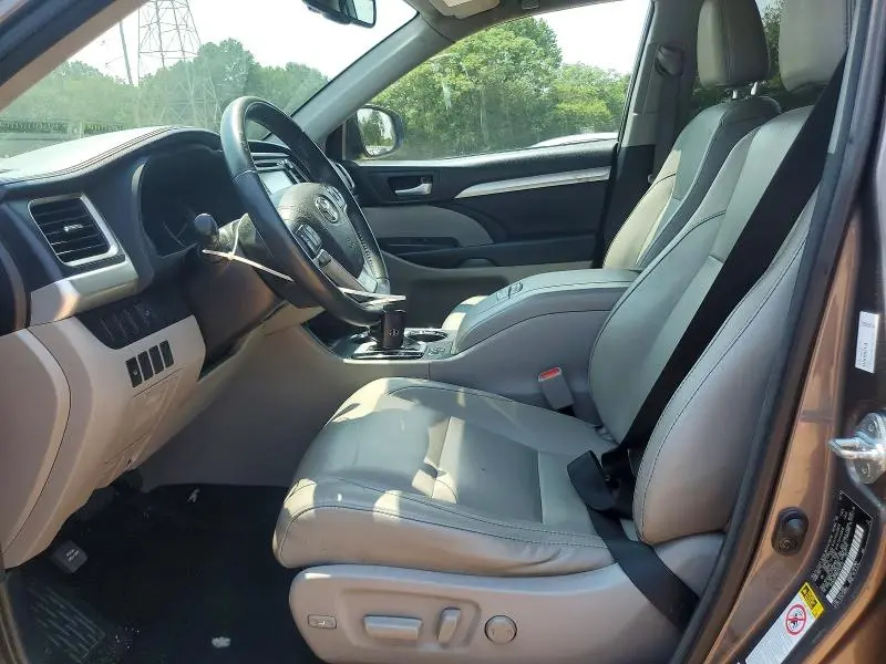 2016 TOYOTA HIGHLANDER XLE  