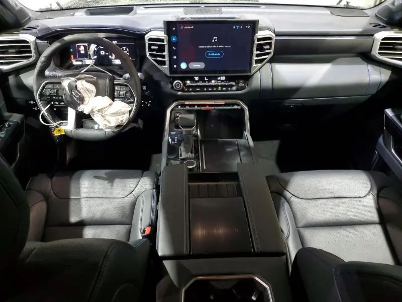 2025 TOYOTA TUNDRA PLATINUM  