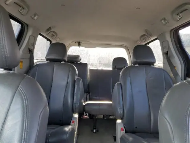 2014 TOYOTA SIENNA LE  