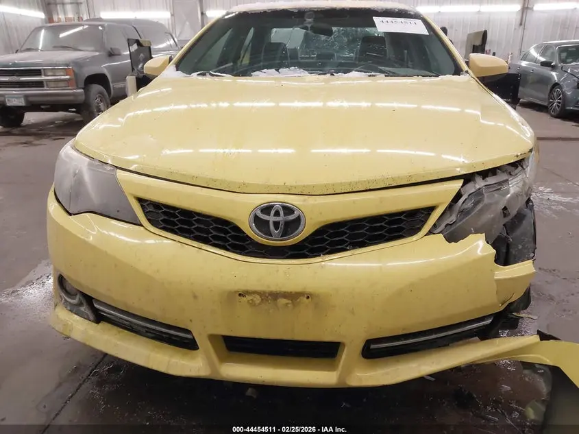 2014 TOYOTA CAMRY SE