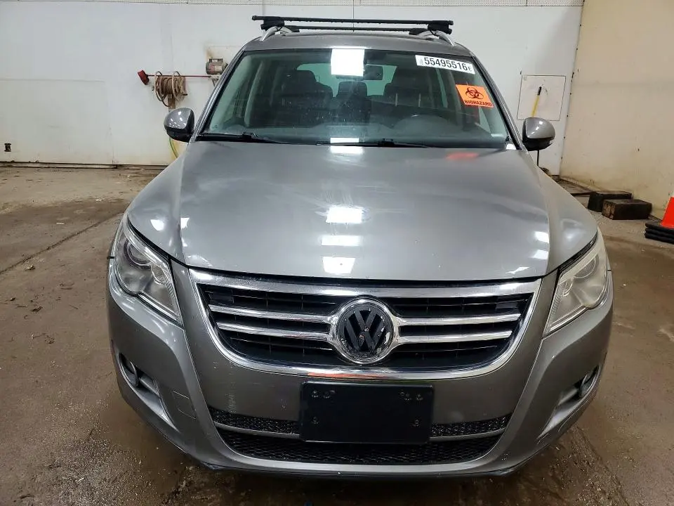 2010 VOLKSWAGEN TIGUAN SE  