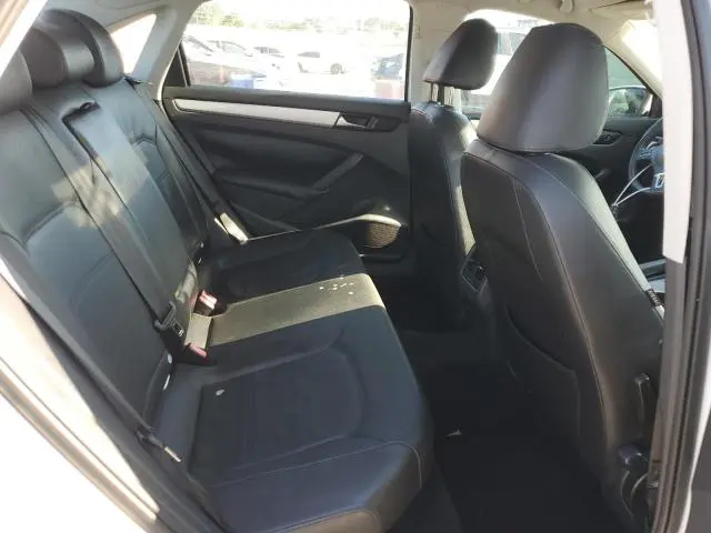 2013 VOLKSWAGEN PASSAT SE  