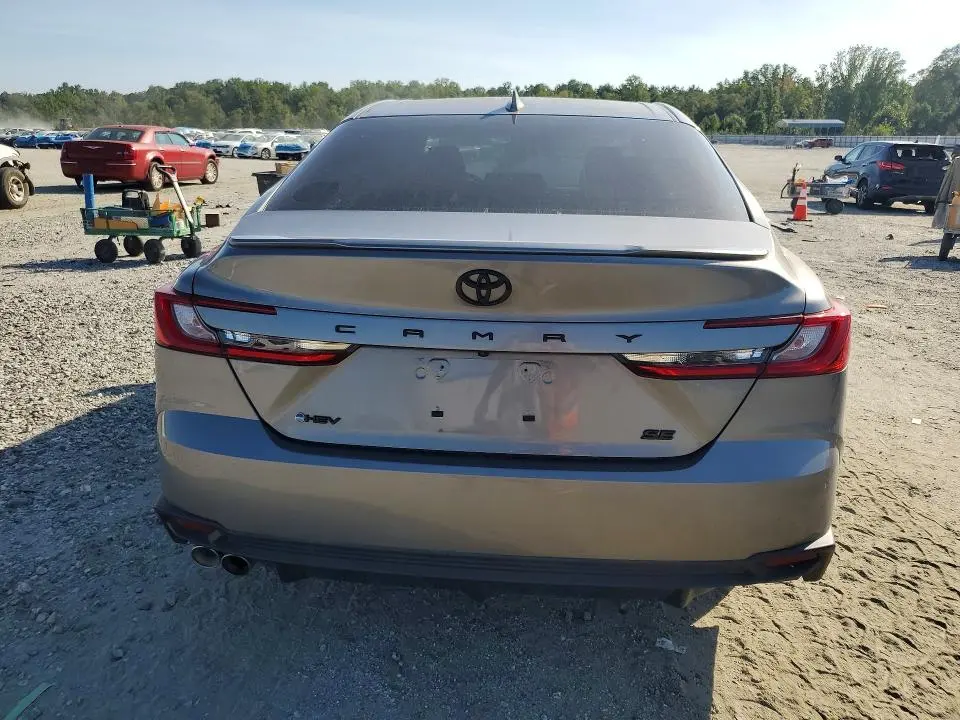2025 TOYOTA CAMRY SE  