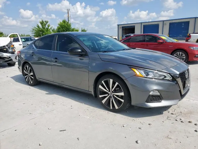 2022 NISSAN ALTIMA SR  