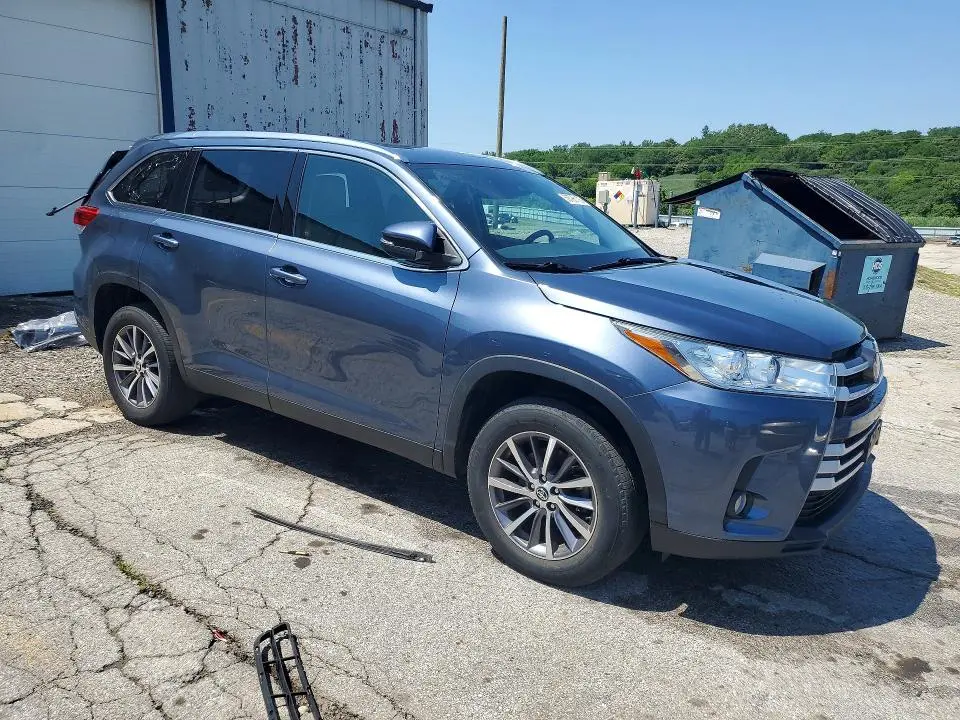 2019 TOYOTA HIGHLANDER XLE  