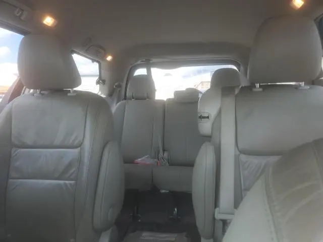 2017 TOYOTA SIENNA XLE  