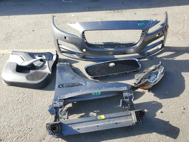 2018 JAGUAR F-PACE PRESTIGE  