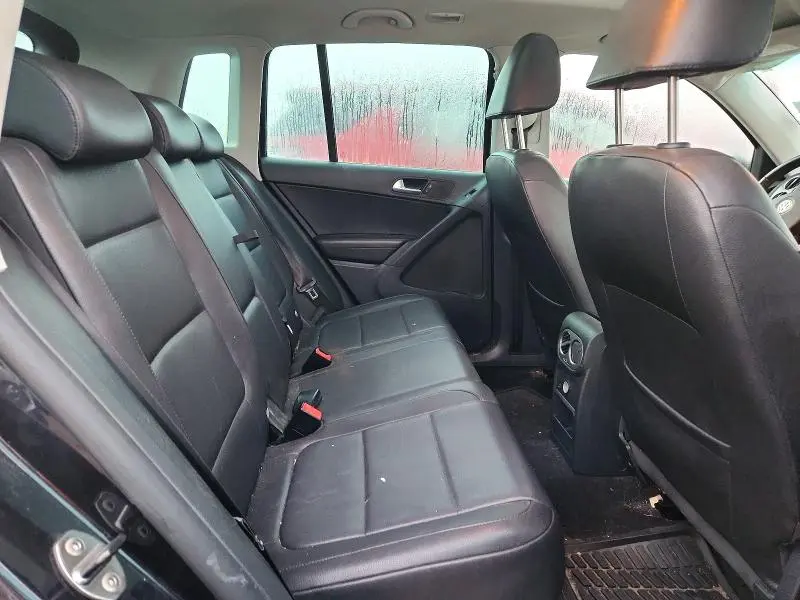 2010 VOLKSWAGEN TIGUAN SE  