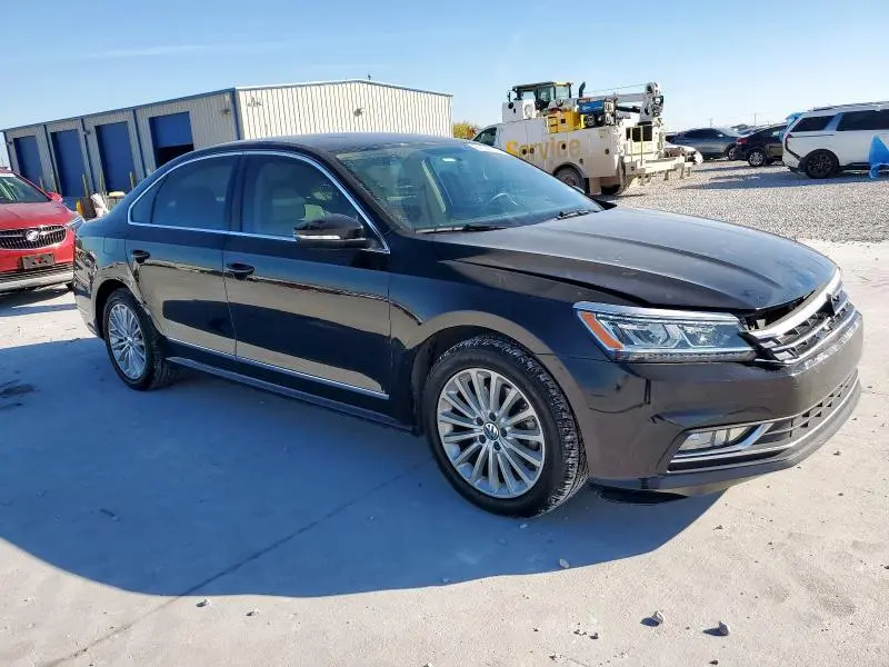 2016 VOLKSWAGEN PASSAT SE  