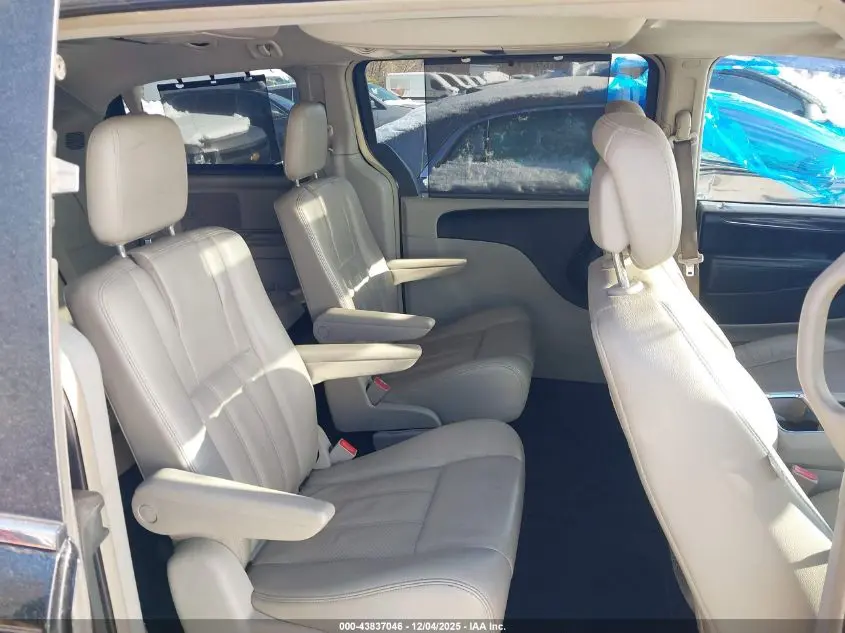 2011 CHRYSLER TOWN & COUNTRY TOURING-L