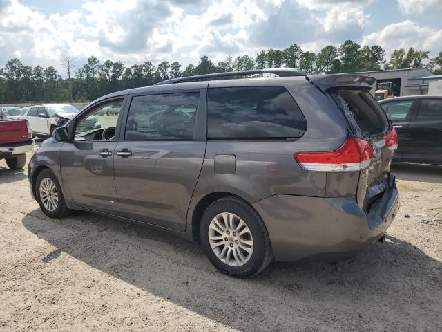 2013 TOYOTA SIENNA XLE