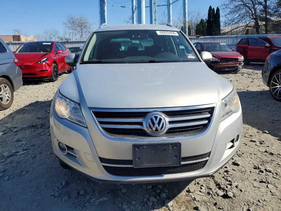 2011 VOLKSWAGEN TIGUAN S  