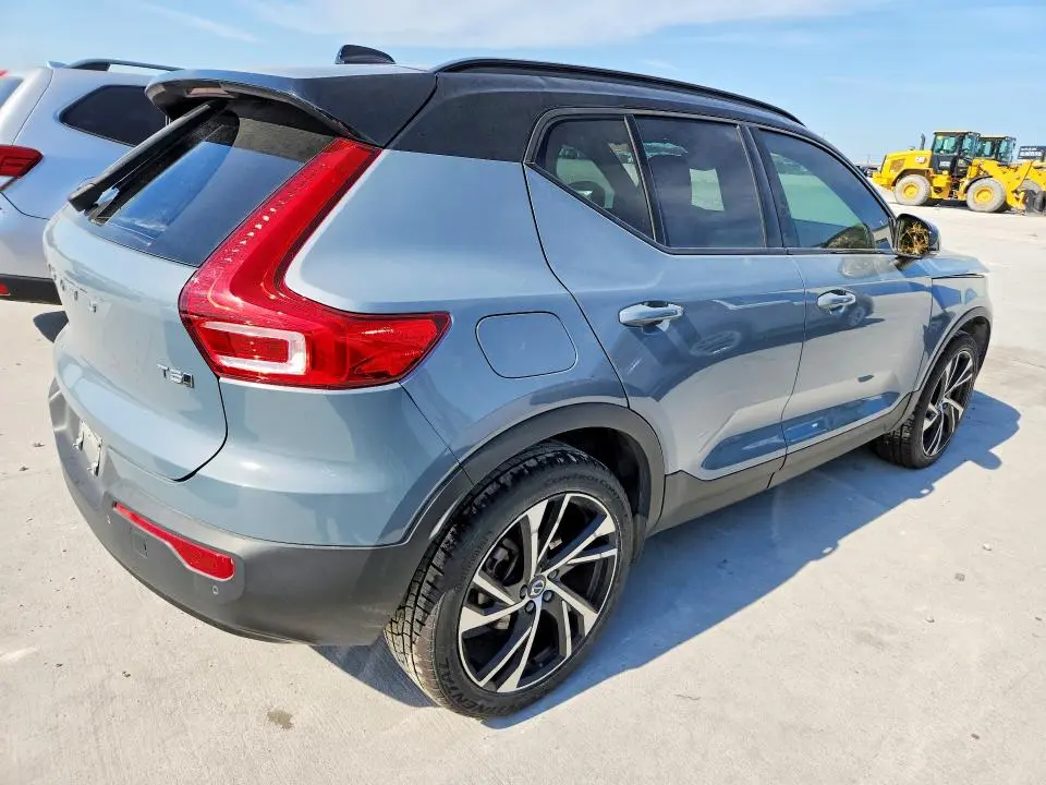 2021 VOLVO XC40 T5 R-DESIGN  