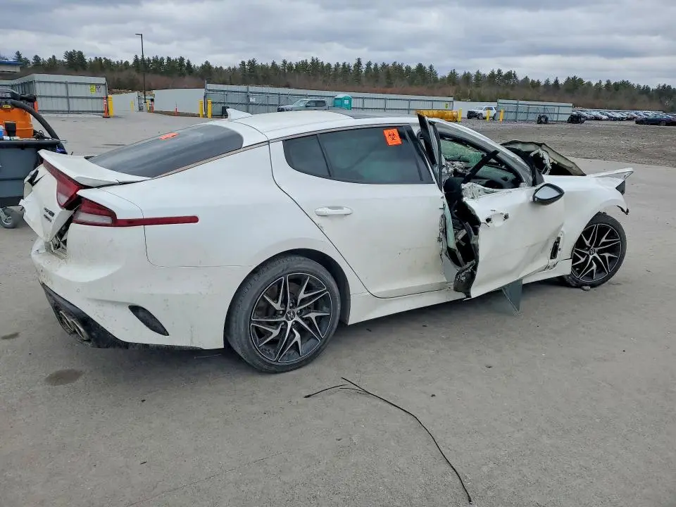 2022 KIA STINGER GT-LINE  