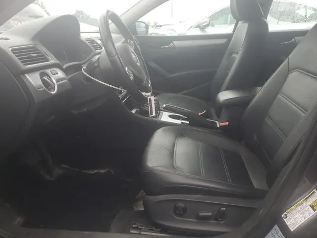 2013 VOLKSWAGEN PASSAT SE  