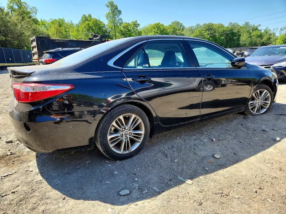 2015 TOYOTA CAMRY SE  