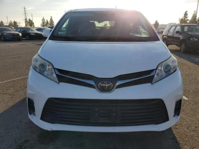 2019 TOYOTA SIENNA LE  