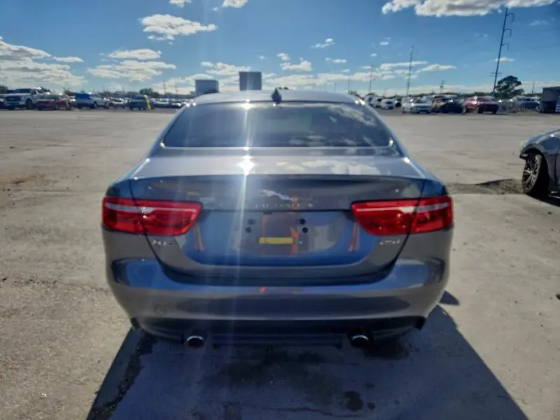 2017 JAGUAR XE PREMIUM  