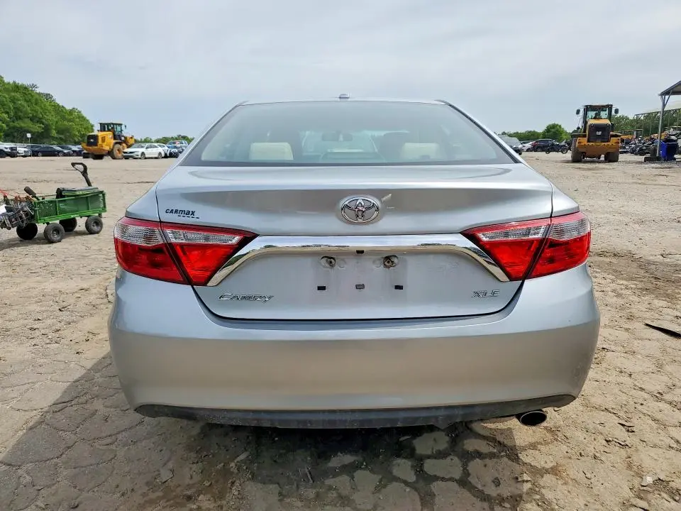 2016 TOYOTA CAMRY XLE  