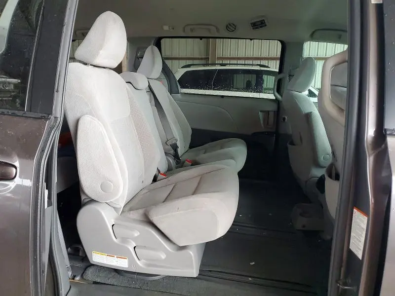 2015 TOYOTA SIENNA LE  