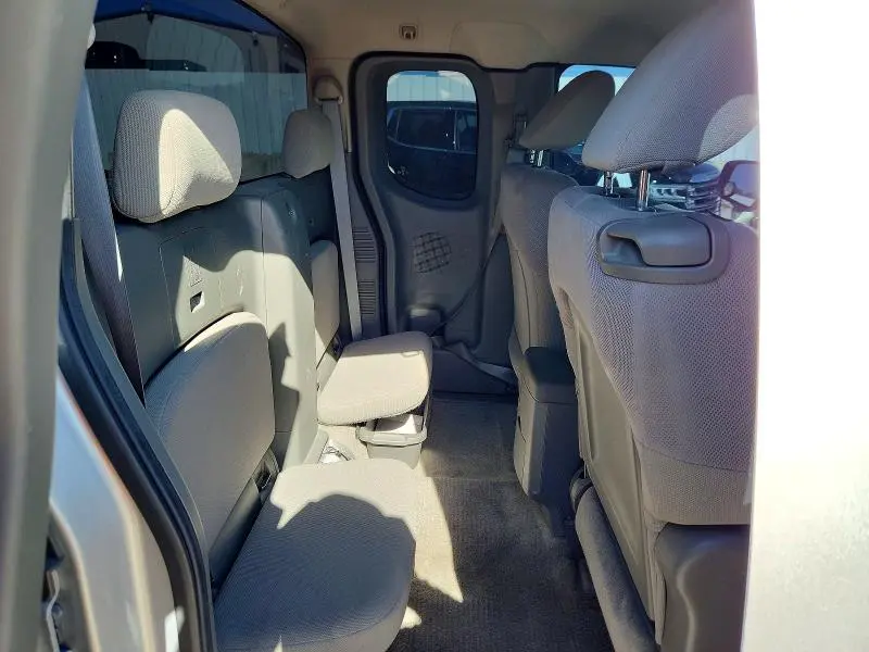 2011 NISSAN FRONTIER S  