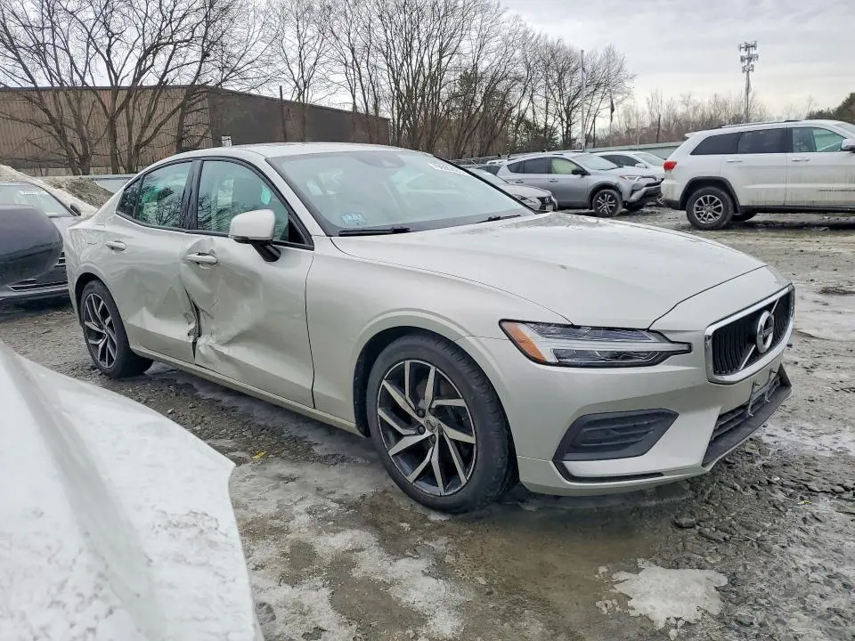2020 VOLVO S60 T5 MOMENTUM  