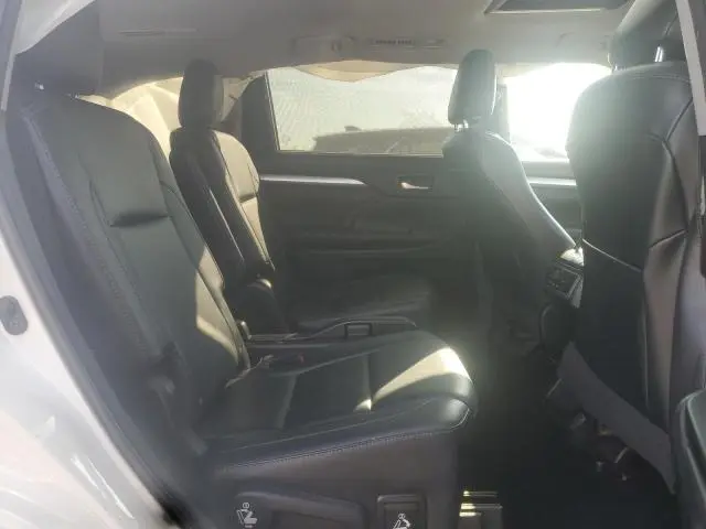 2016 TOYOTA HIGHLANDER XLE  