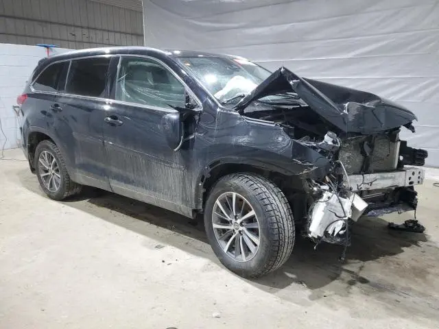 2019 TOYOTA HIGHLANDER SE  