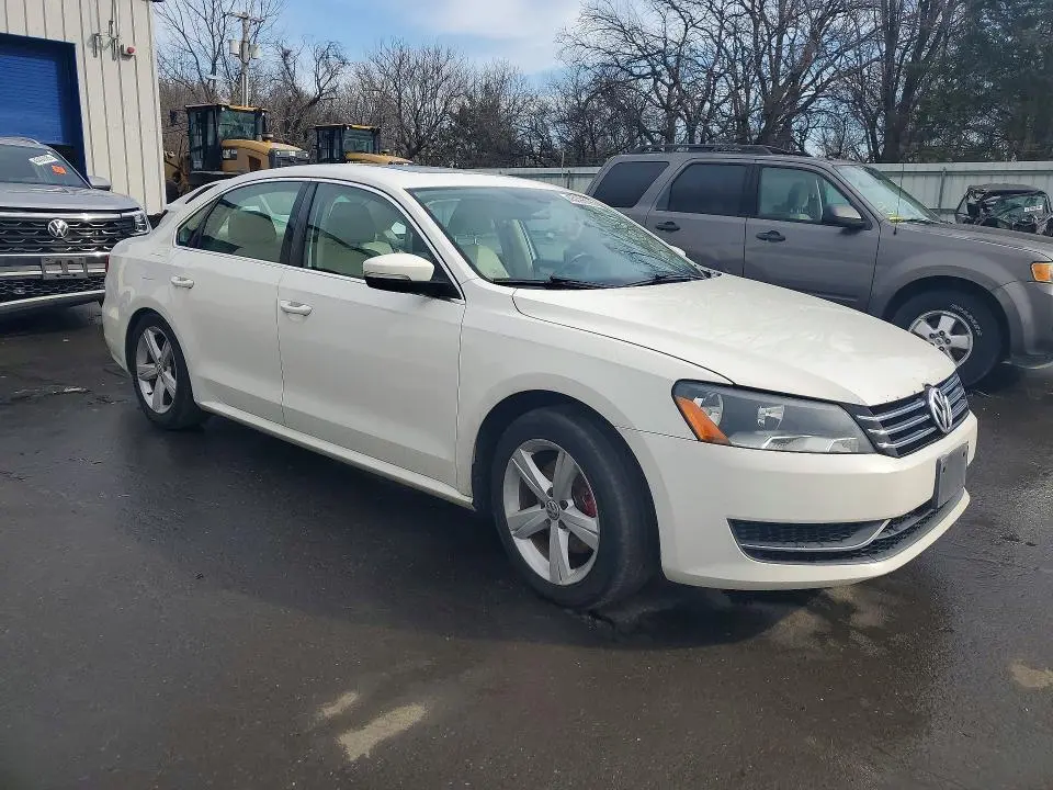 2013 VOLKSWAGEN PASSAT SE  